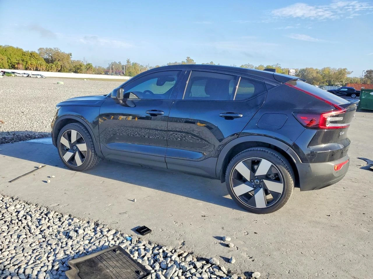 Volvo C40 P8 RECHARGE ULTIMATE* КОЖА* ПОДГРЕВ* , снимка 2 - Автомобили и джипове - 55259083
