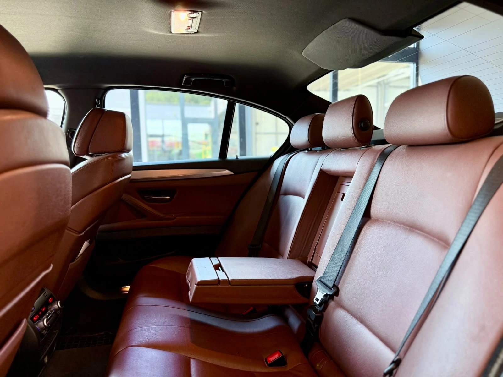 BMW 530 M Paket* SoftClose* H&U* Подгрев* ЛИЗИНГ, снимка 15 - Автомобили и джипове - 56281106