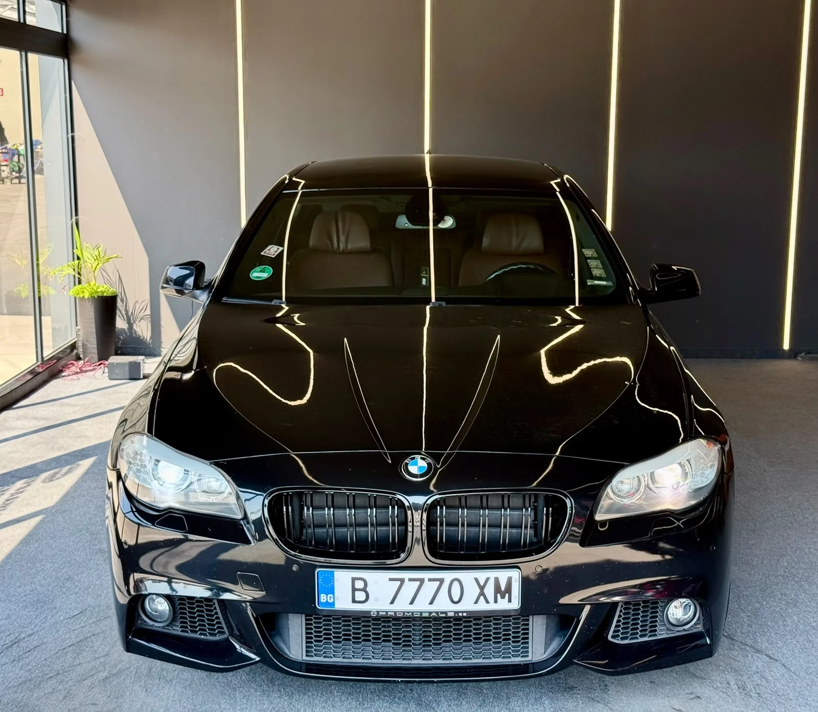 BMW 530 M Paket* SoftClose* H&U* Подгрев* ЛИЗИНГ, снимка 2 - Автомобили и джипове - 56281106