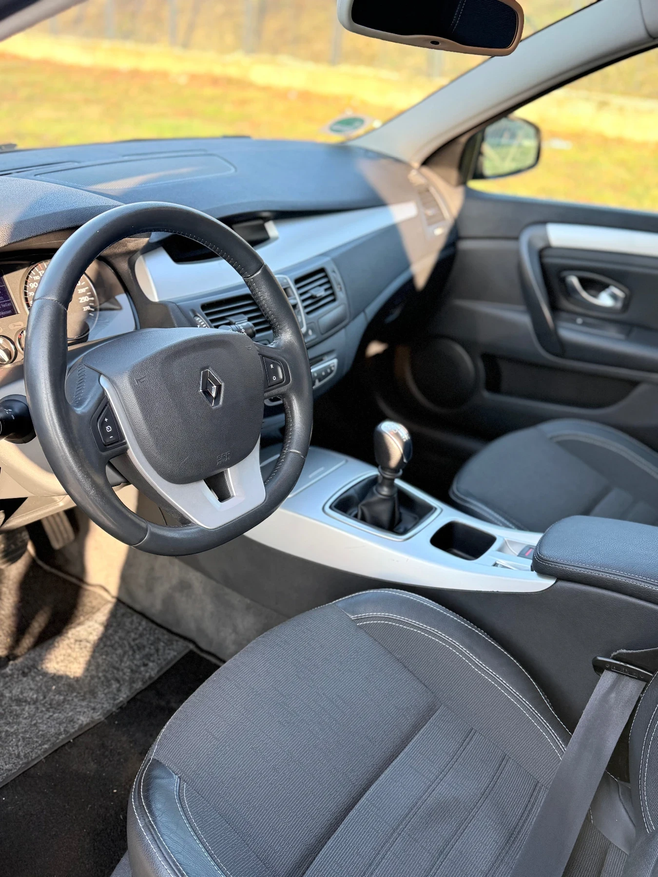 Renault Laguna 2.0, снимка 11 - Автомобили и джипове - 56349316