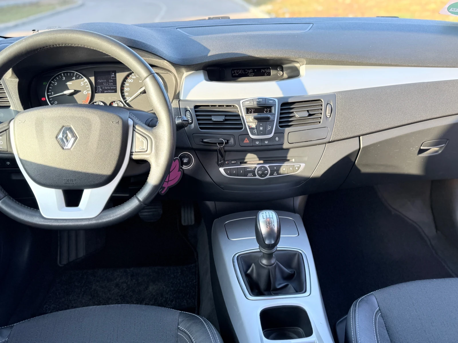 Renault Laguna 2.0, снимка 8 - Автомобили и джипове - 56349316