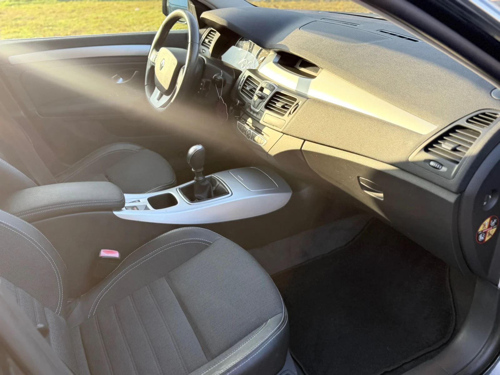 Renault Laguna 2.0, снимка 9 - Автомобили и джипове - 56349316
