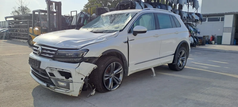 VW Tiguan 2.0TDI Автоматик, снимка 17 - Автомобили и джипове - 47181753