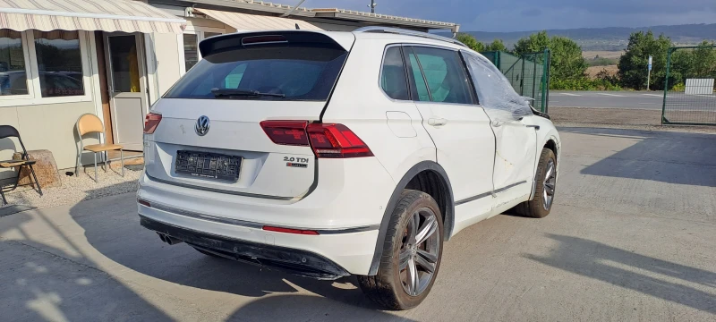 VW Tiguan 2.0TDI Автоматик, снимка 15 - Автомобили и джипове - 47181753