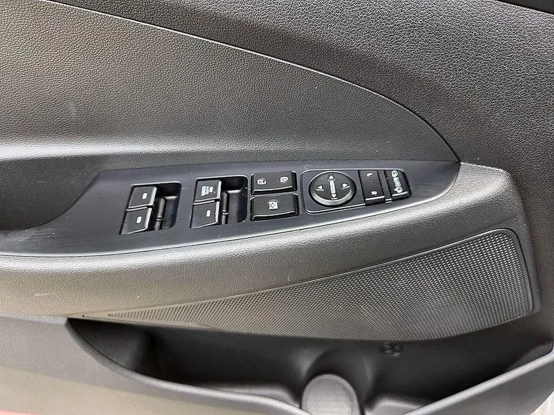 Hyundai Tucson 2.0 - САМО 30% АВАНС, снимка 13 - Автомобили и джипове - 56065944