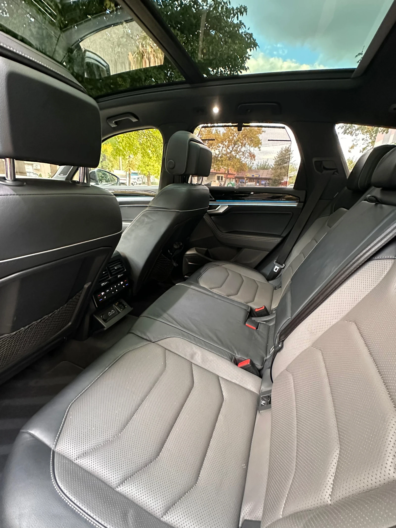 VW Touareg R-line , Black Pack, FULL MAX - изображение 9