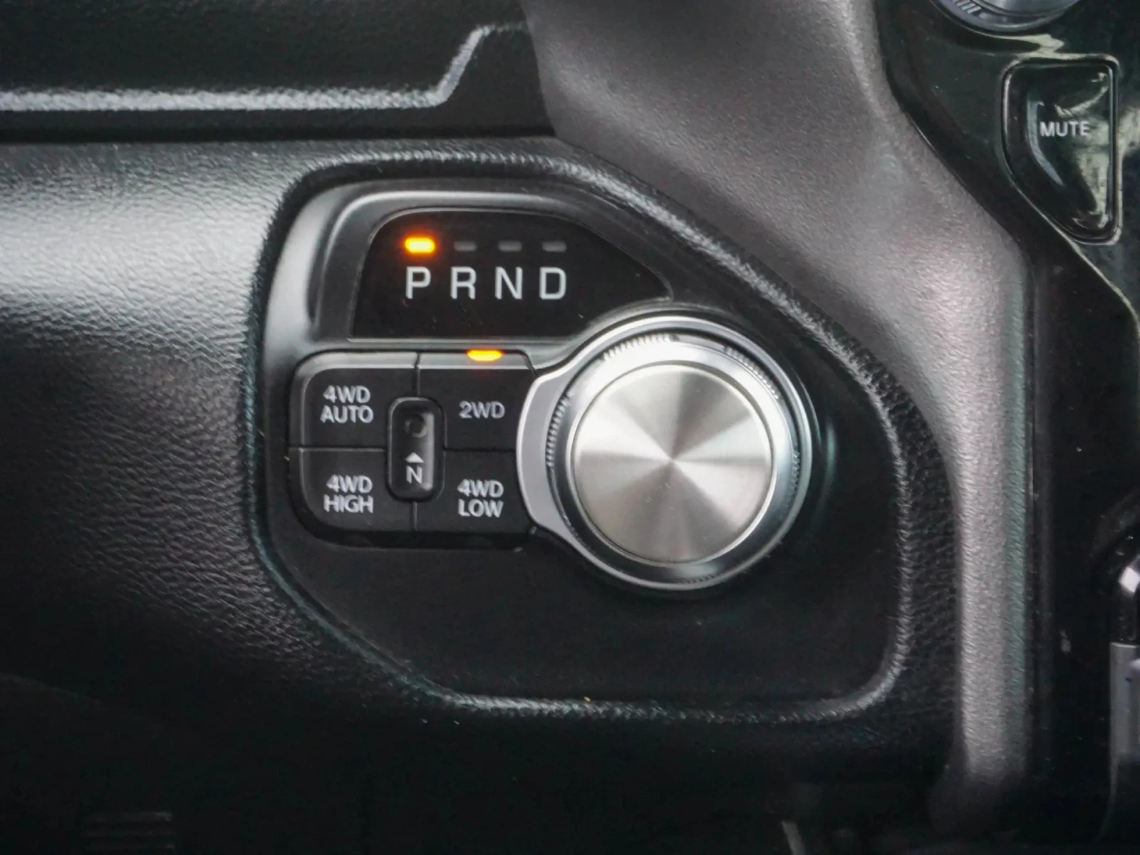 Dodge RAM 1500 Laramie * * CARFAX * *   * *  | Mobile.bg   11