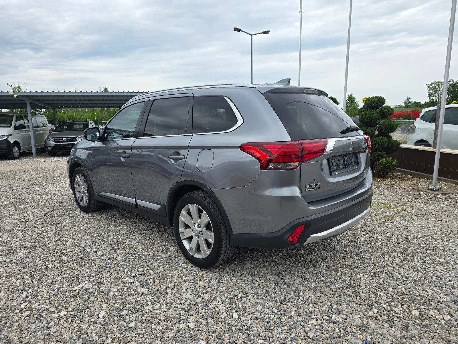 Mitsubishi Outlander 2.2 DI-D 4X4, снимка 3 - Автомобили и джипове - 54481209