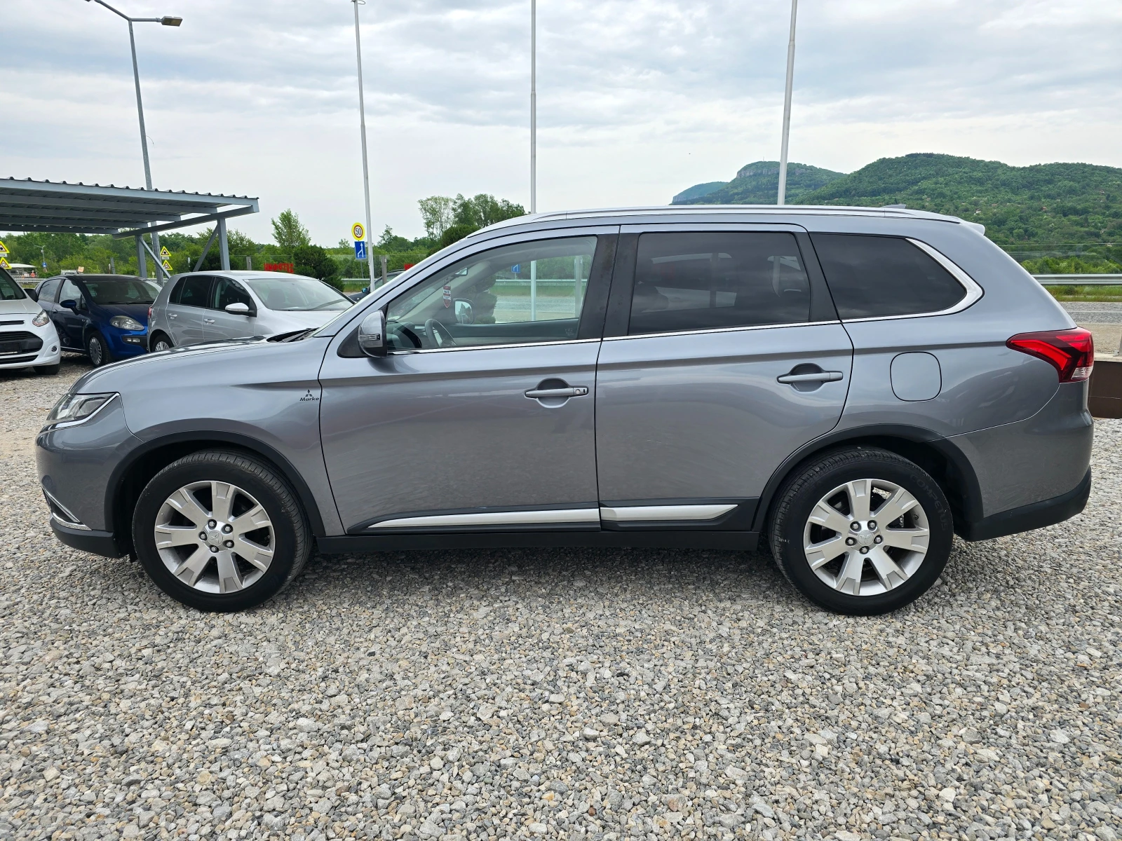 Mitsubishi Outlander 2.2 DI-D 4X4, снимка 2 - Автомобили и джипове - 54481209