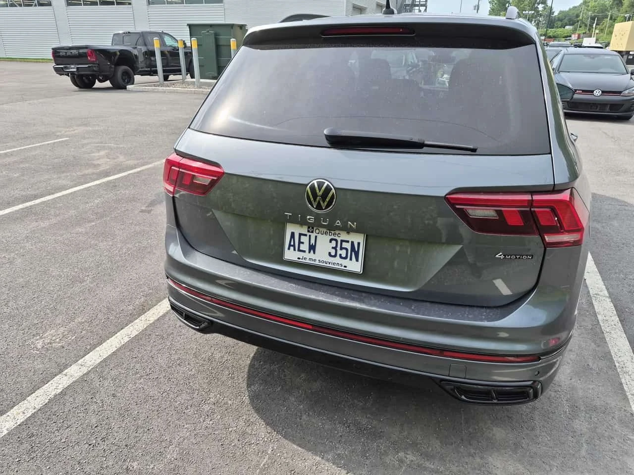 VW Tiguan Comfortline R Line Black Edition/CARFAX/, снимка 5 - Автомобили и джипове - 55590349