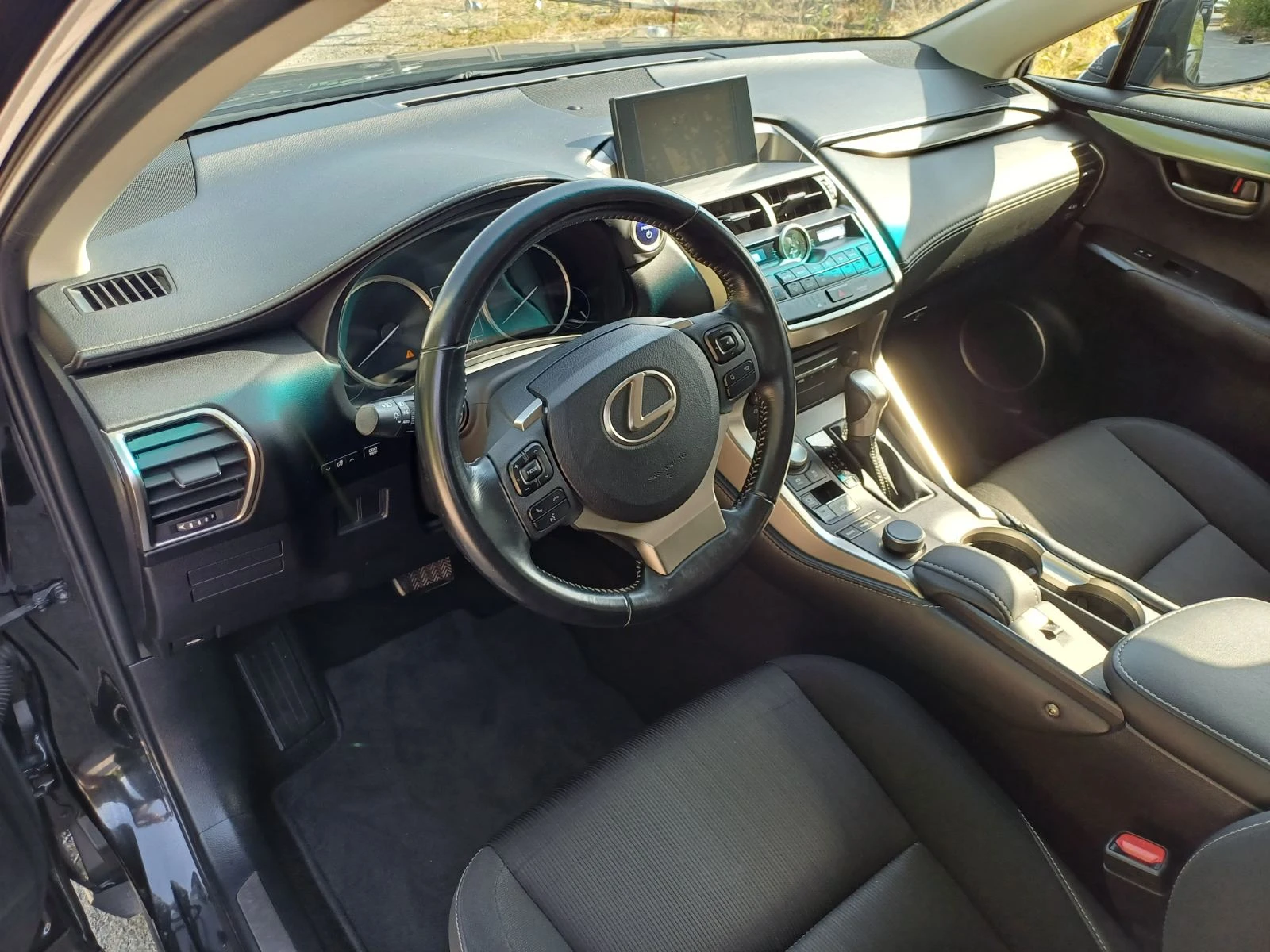 Lexus NX 300h Facelift, снимка 10 - Автомобили и джипове - 55887646