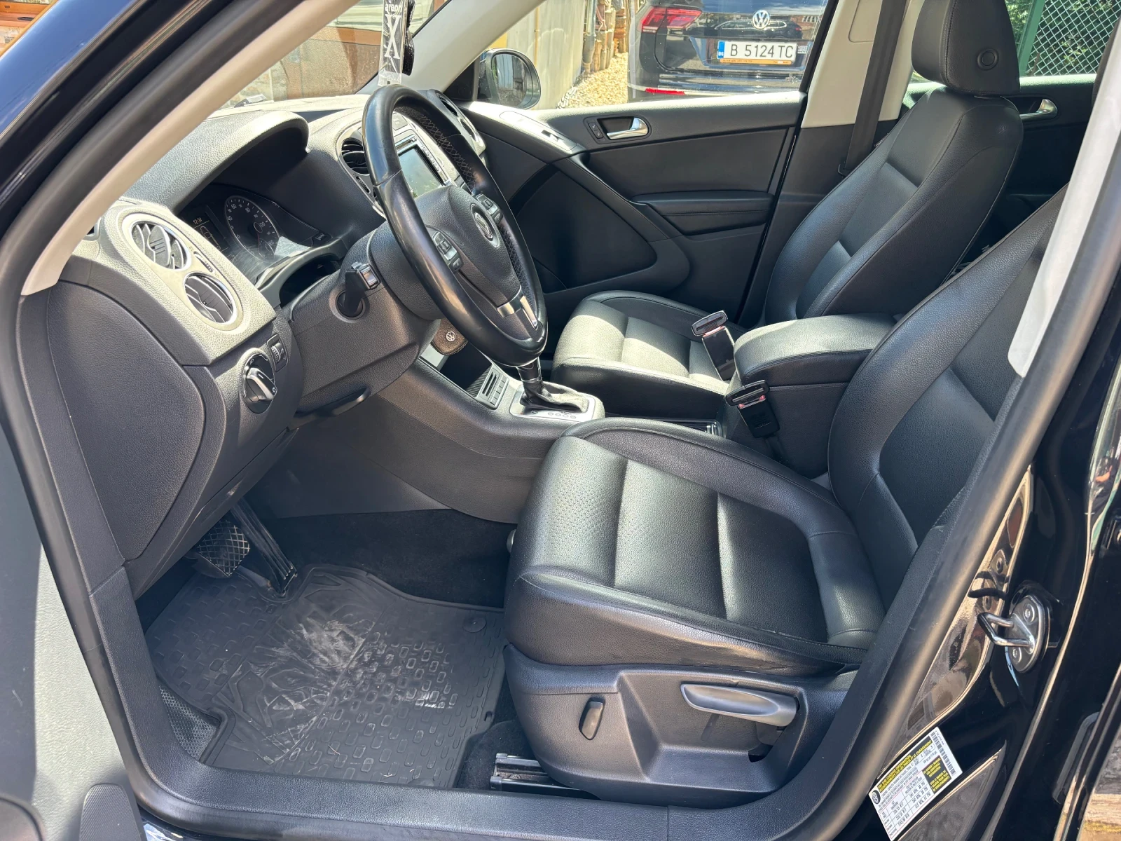 VW Tiguan 2.0 T 4Motion, снимка 11 - Автомобили и джипове - 56076507