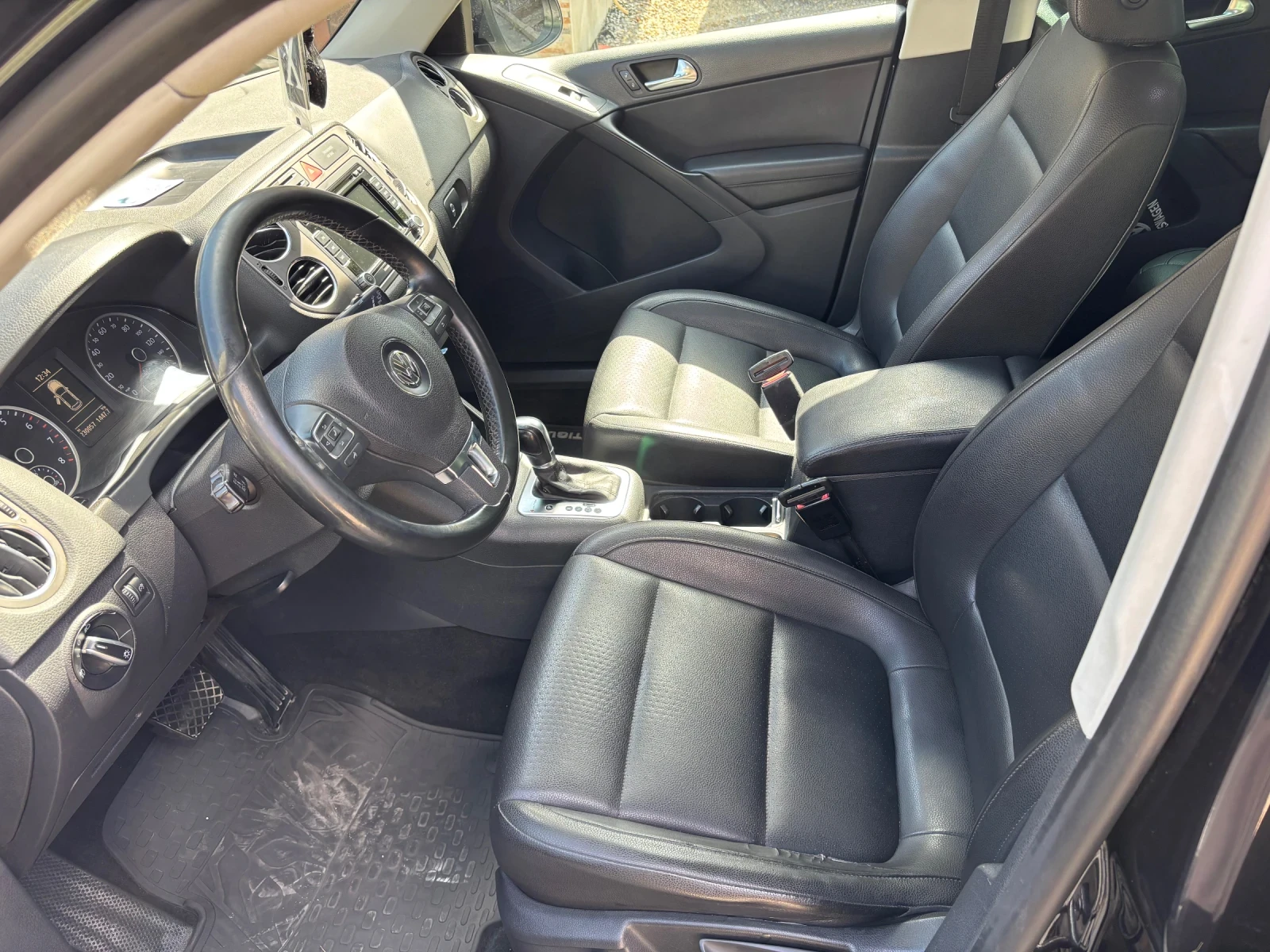 VW Tiguan 2.0 T 4Motion, снимка 10 - Автомобили и джипове - 56076507