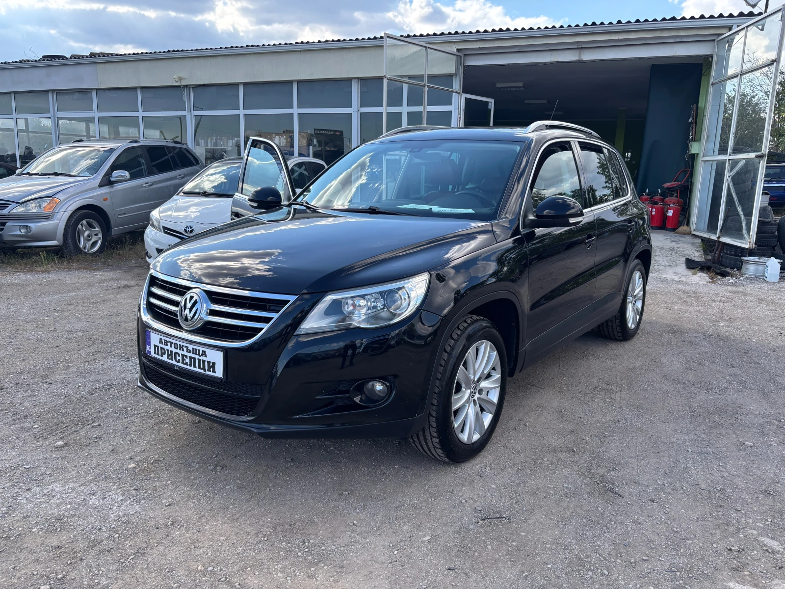 VW Tiguan 2.0TDI / COMMONRAIL / 170К.С / 4 MOTION / ПАНОРАМА, снимка 3 - Автомобили и джипове - 56317108