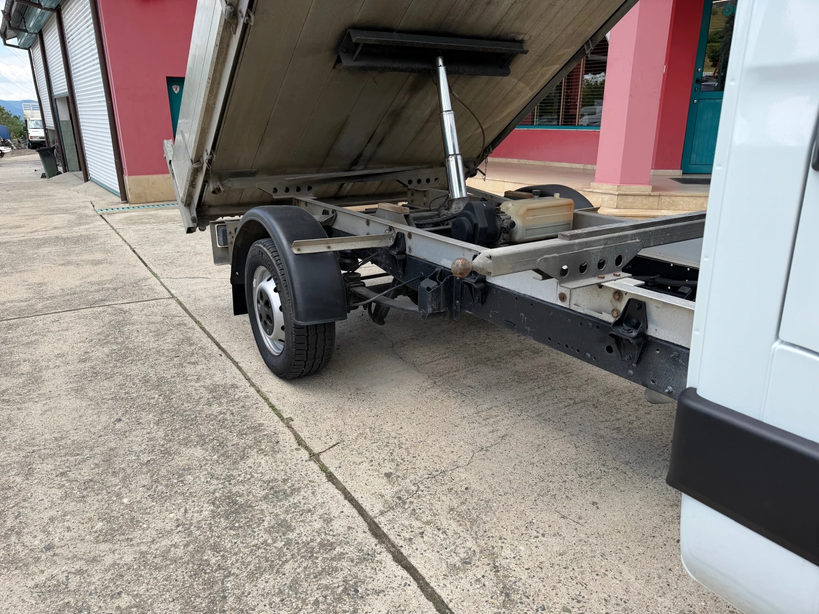Iveco Daily 3.0HPI* 35S18* КЛИМАТИК* Тристранен самосвал, снимка 15 - Бусове и автобуси - 54891410
