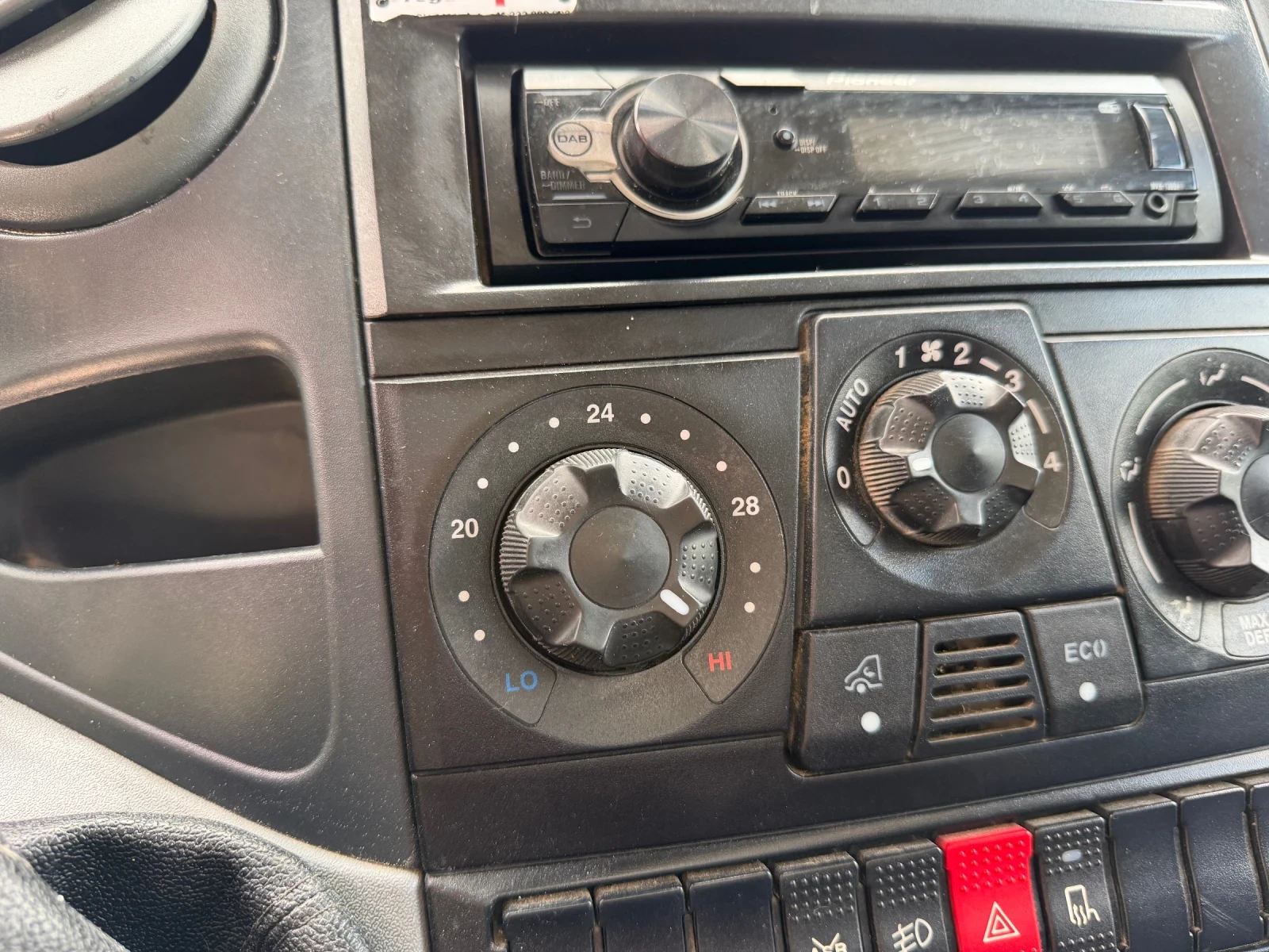 Iveco Daily 3.0HPI* 35S18* КЛИМАТИК* Тристранен самосвал, снимка 8 - Бусове и автобуси - 54891410
