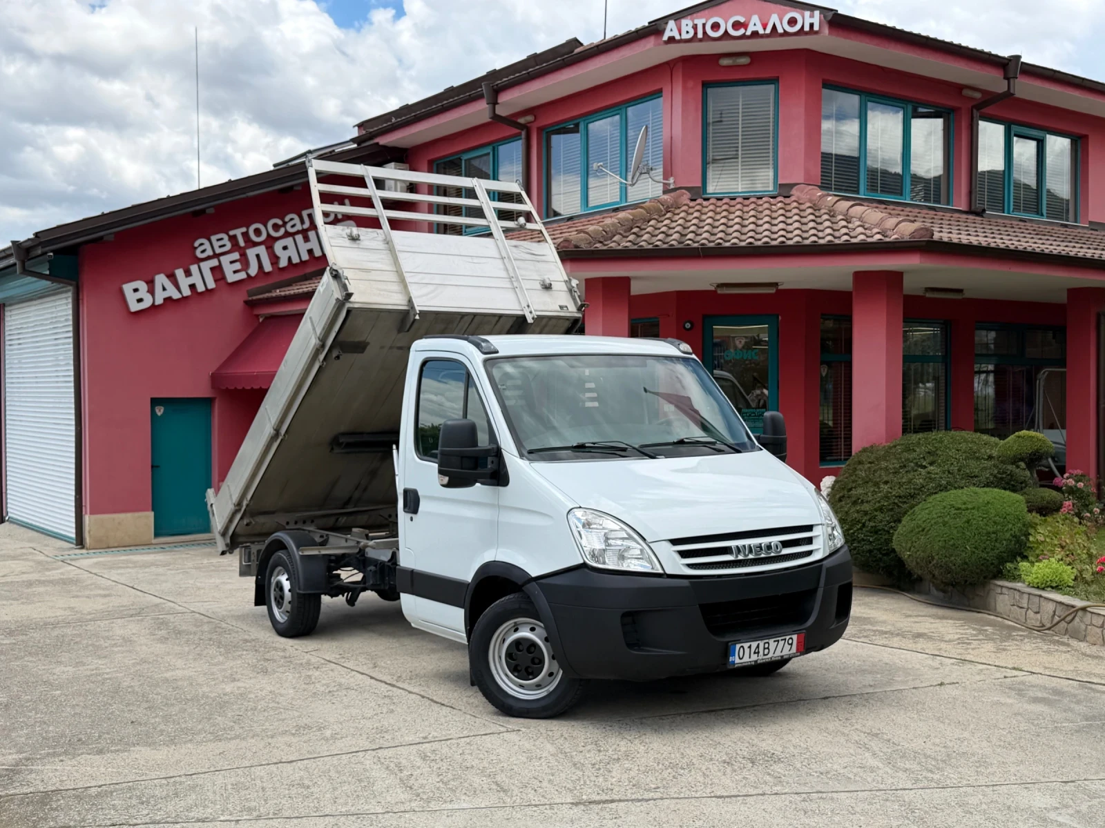 Iveco Daily 3.0HPI* 35S18* КЛИМАТИК* Тристранен самосвал, снимка 17 - Бусове и автобуси - 54891410