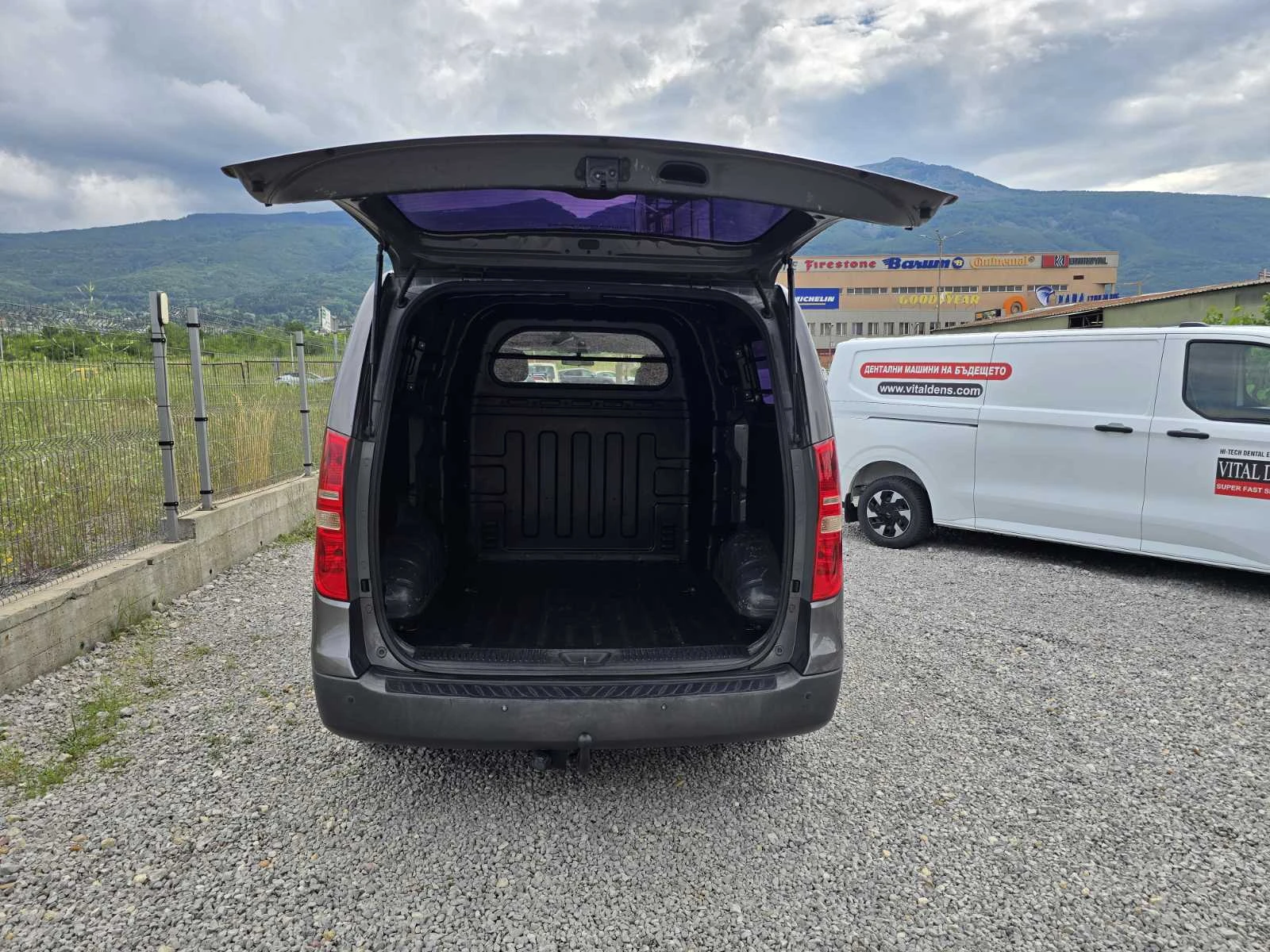 Hyundai H1 2.5CRDI АВТОМАТИК КОЖА STAREX , снимка 7 - Бусове и автобуси - 55135508