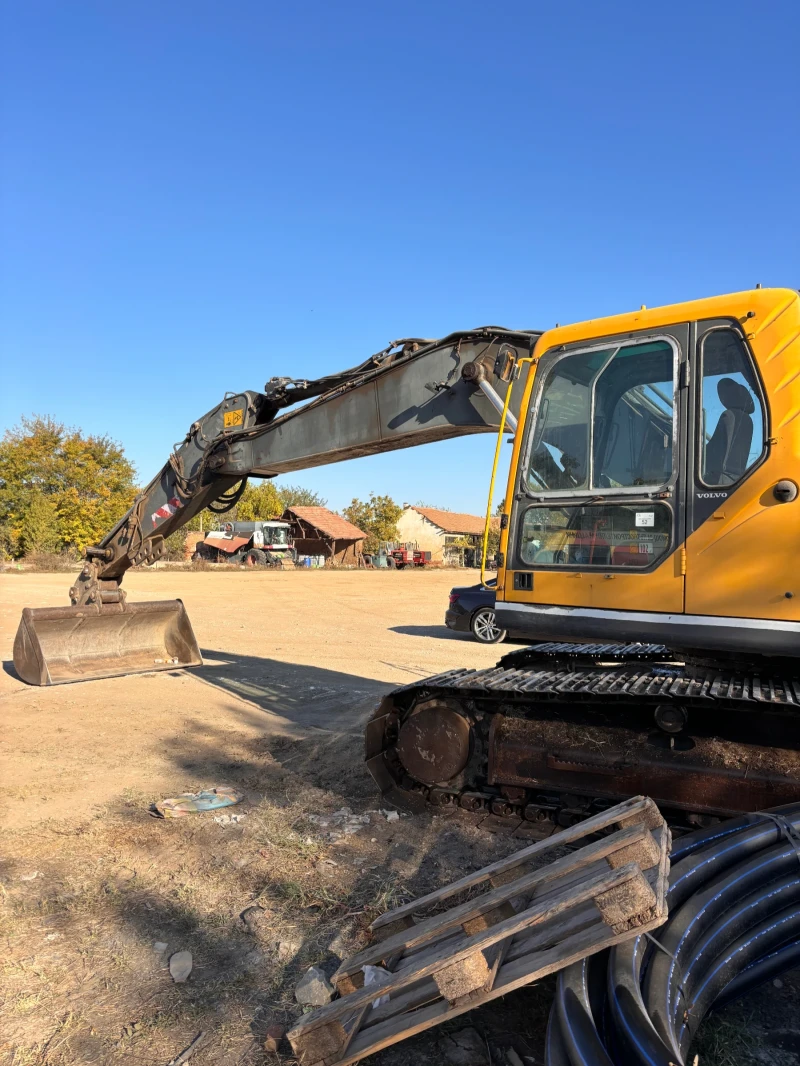 Багер Volvo Продава се Volvo EC220 2010 г , снимка 1 - Индустриална техника - 47843252