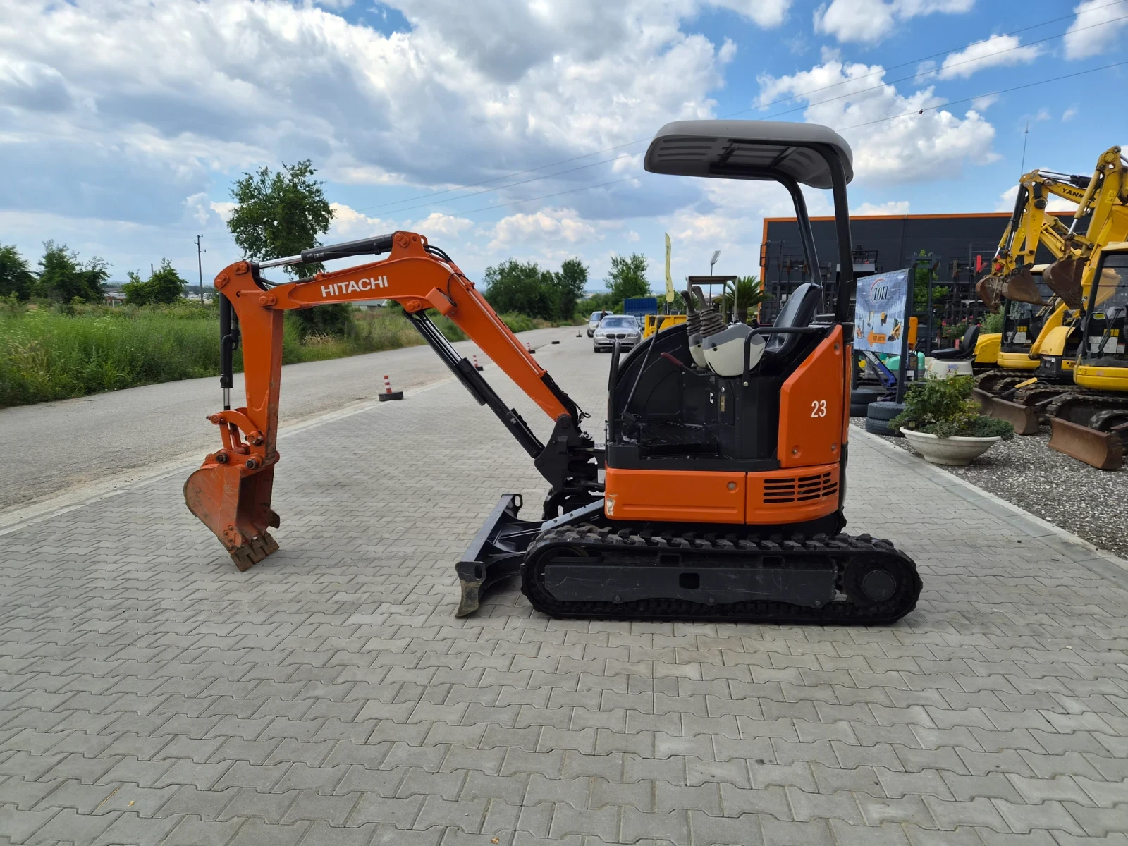 Багер Hitachi ZX20U-5A / НА 72 ЧАСА / КАТО НОВ / НАЛИЧЕН !!!, снимка 2 - Индустриална техника - 54717400