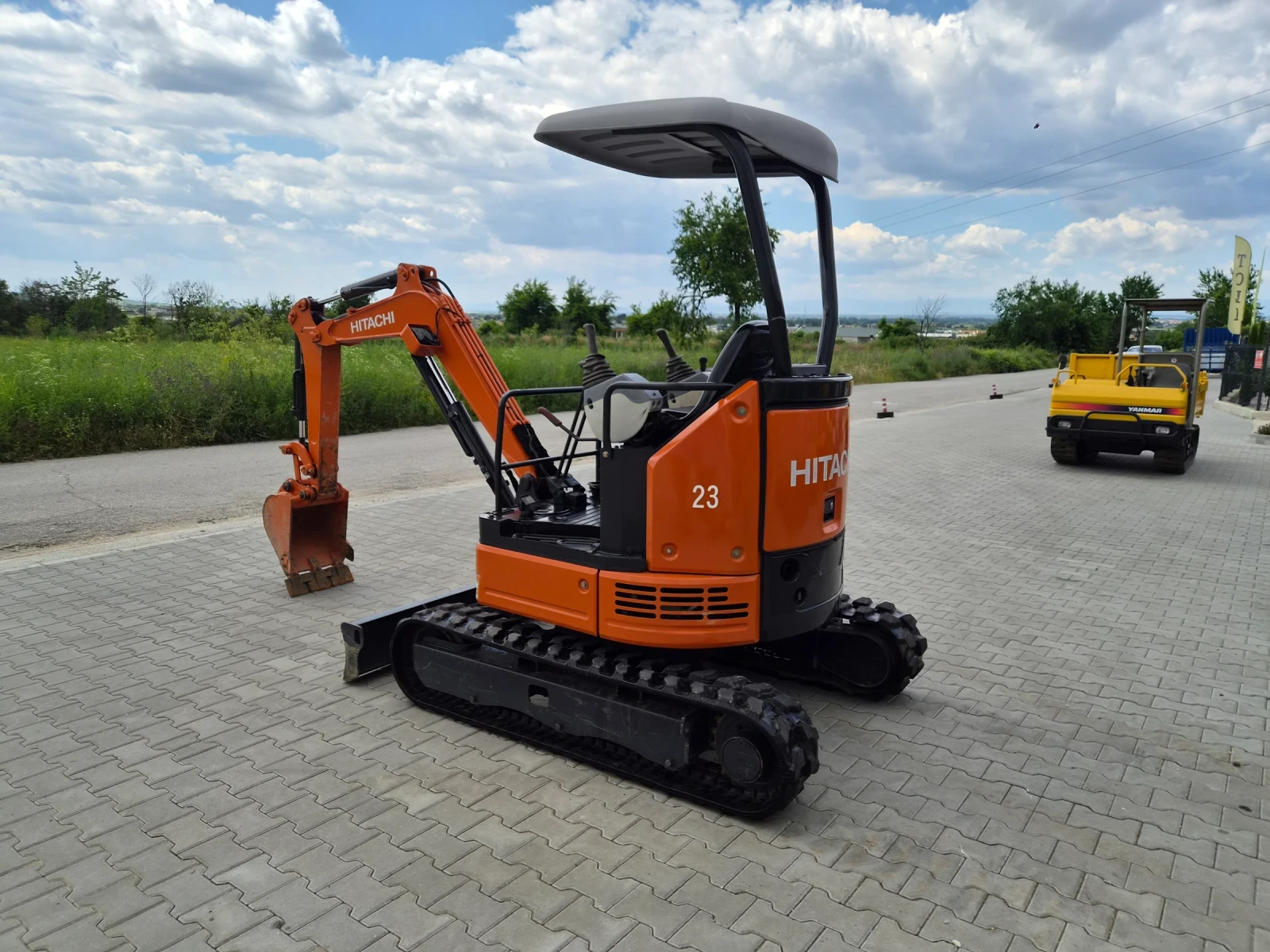 Багер Hitachi ZX20U-5A / НА 72 ЧАСА / КАТО НОВ / НАЛИЧЕН !!!, снимка 3 - Индустриална техника - 54717400