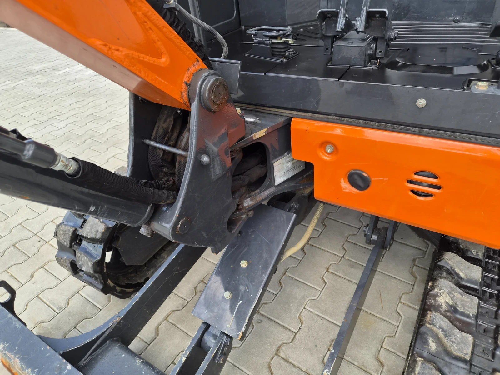 Багер Hitachi ZX20U-5A / НА 72 ЧАСА / КАТО НОВ / НАЛИЧЕН !!!, снимка 8 - Индустриална техника - 54717400