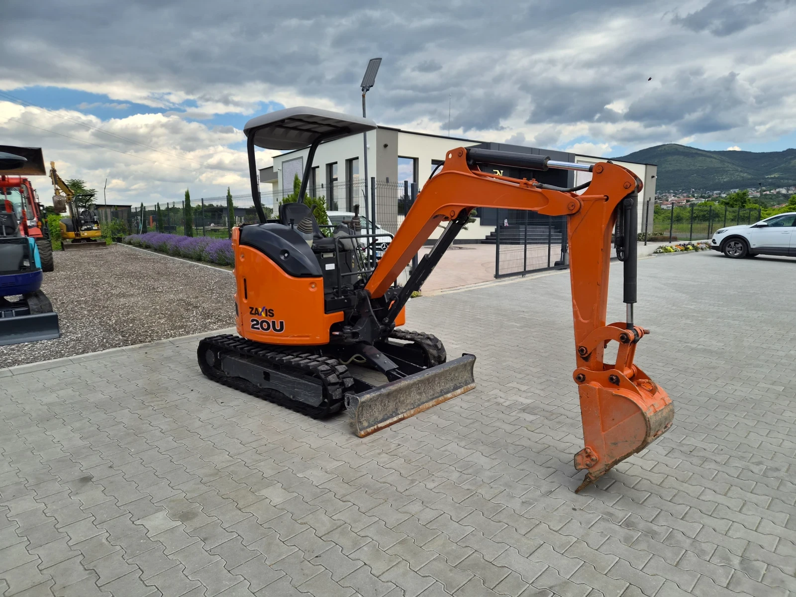 Багер Hitachi ZX20U-5A / НА 72 ЧАСА / КАТО НОВ / НАЛИЧЕН !!!, снимка 7 - Индустриална техника - 54717400