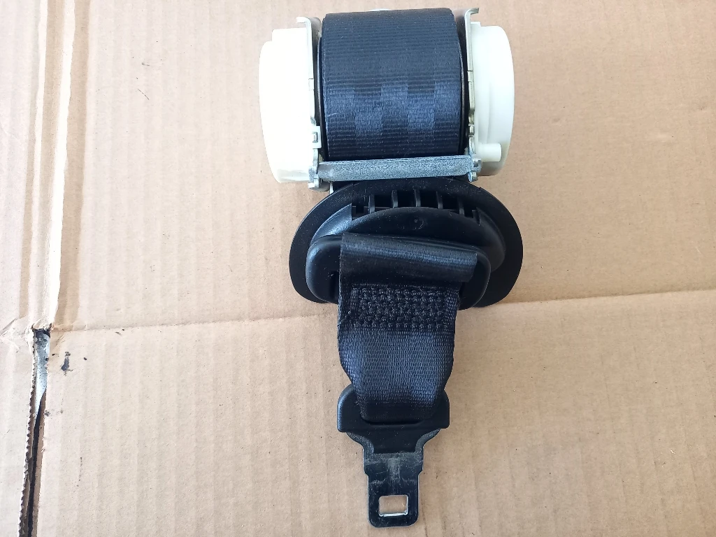 Колан заден десен Пежо 5008 (трети ред)