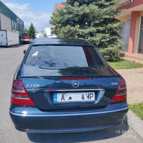  Mercedes-Benz E 220