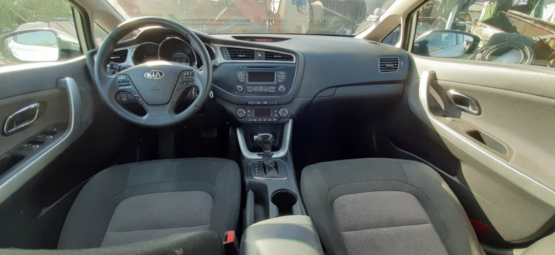 Kia Ceed 1.6 GDI, снимка 9 - Автомобили и джипове - 47403336