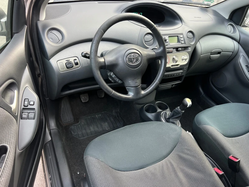 Toyota Yaris 1.0VVTI KLIMATIK/UNIKAT, снимка 11 - Автомобили и джипове - 49380067