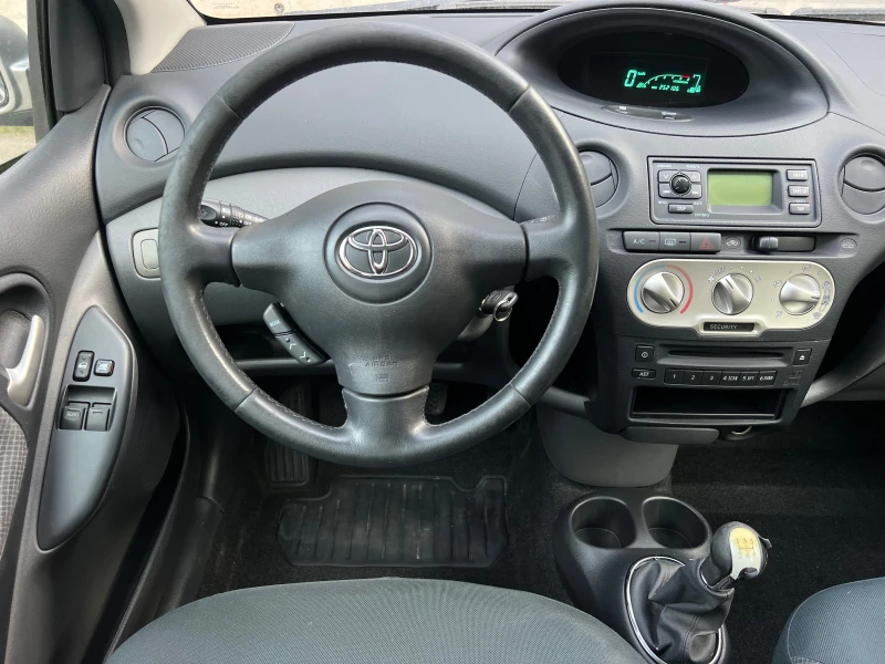 Toyota Yaris 1.0VVTI KLIMATIK/UNIKAT, снимка 10 - Автомобили и джипове - 49380067