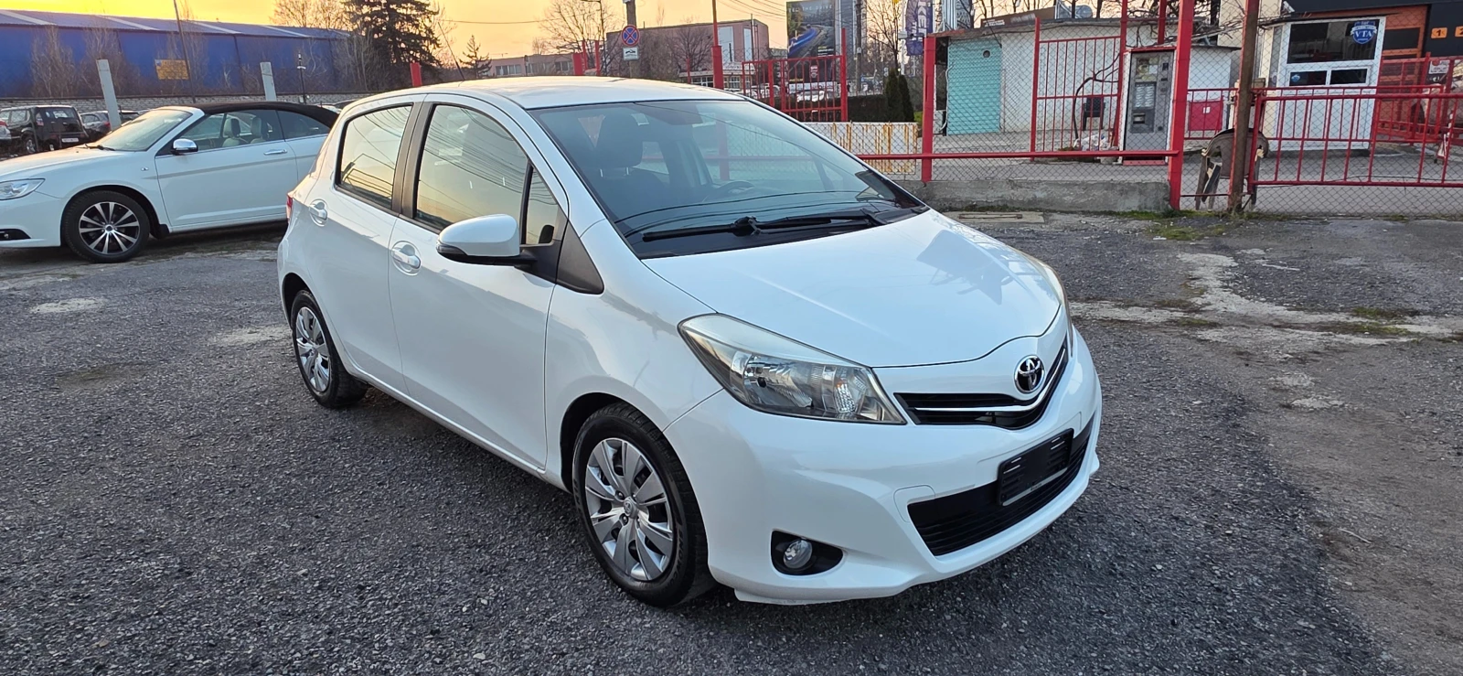 Toyota Yaris 1.4-90кс-6ск, снимка 8 - Автомобили и джипове - 53909643