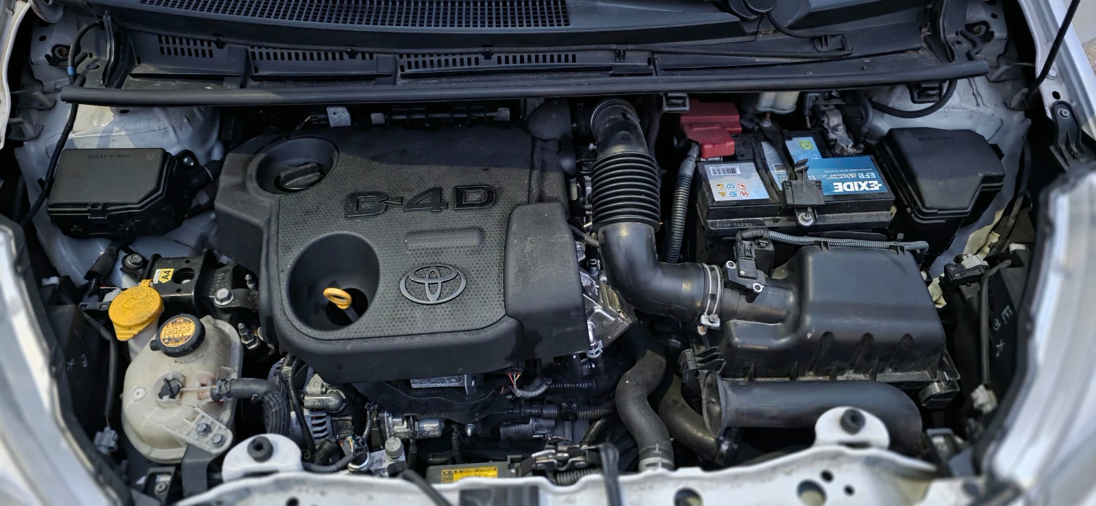 Toyota Yaris 1.4-90кс-6ск, снимка 16 - Автомобили и джипове - 53909643