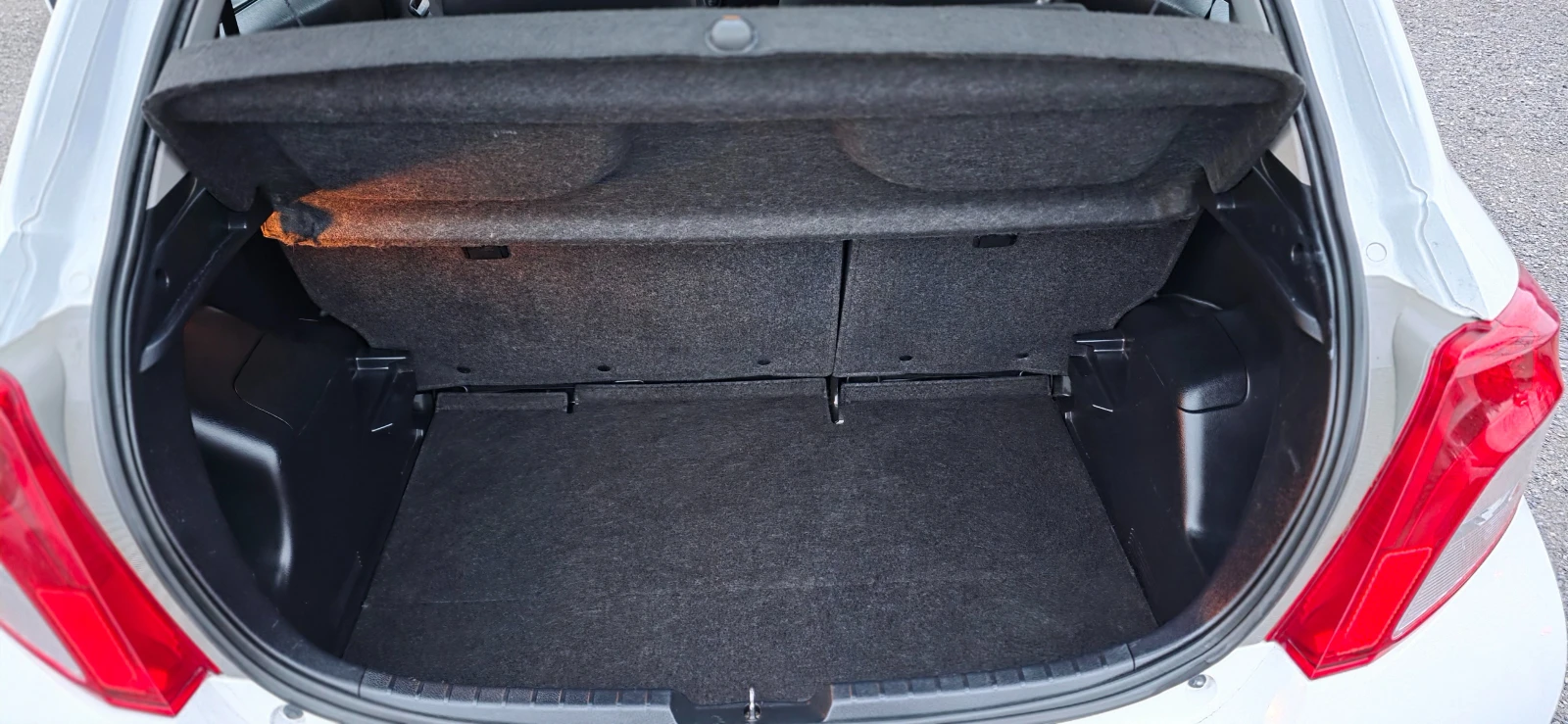 Toyota Yaris 1.4-90кс-6ск, снимка 11 - Автомобили и джипове - 53909643