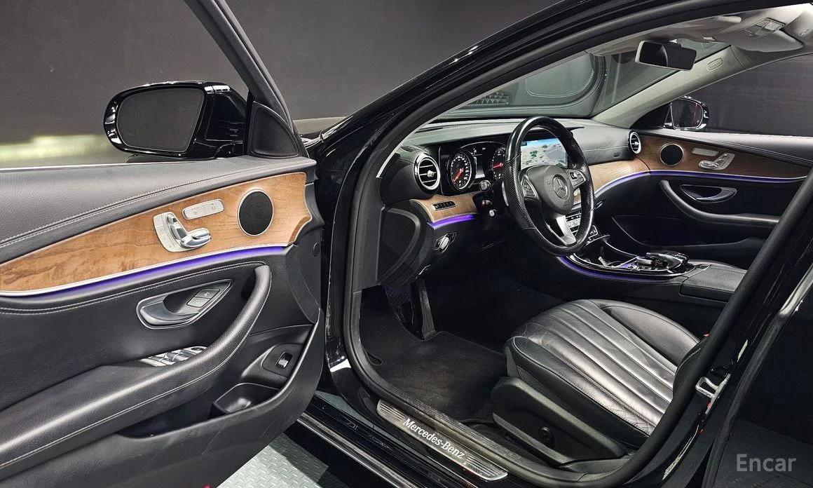 Mercedes-Benz E 220, снимка 12 - Автомобили и джипове - 54369430