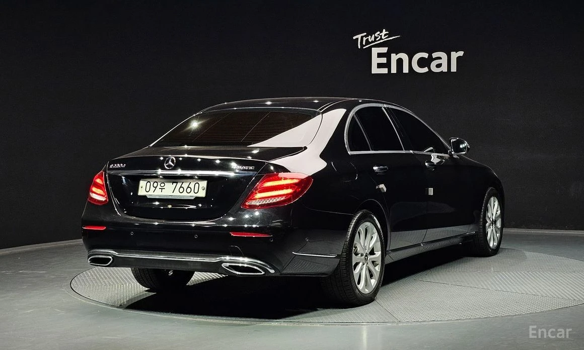 Mercedes-Benz E 220, снимка 2 - Автомобили и джипове - 54369430