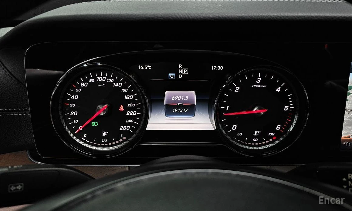 Mercedes-Benz E 220, снимка 8 - Автомобили и джипове - 54369430