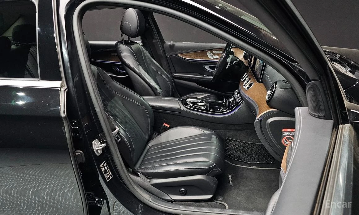 Mercedes-Benz E 220, снимка 10 - Автомобили и джипове - 54369430