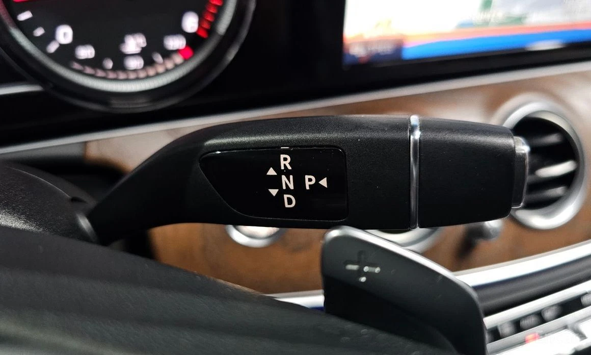 Mercedes-Benz E 220, снимка 9 - Автомобили и джипове - 54369430