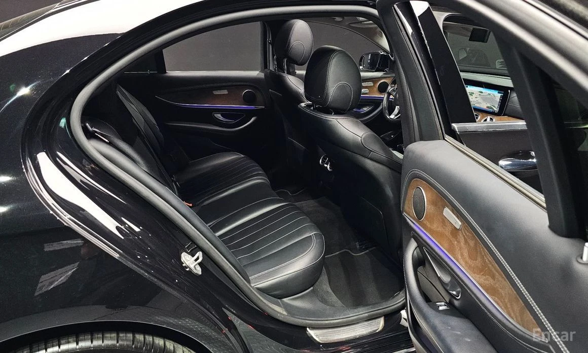 Mercedes-Benz E 220, снимка 11 - Автомобили и джипове - 54369430