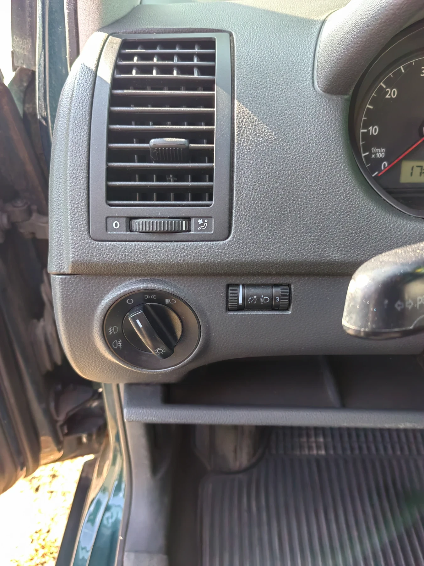 VW Polo 1.4, снимка 11 - Автомобили и джипове - 55656732