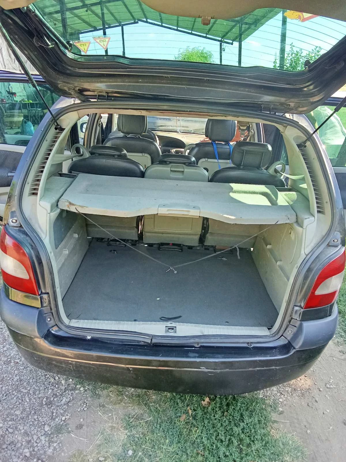 Renault Scenic 1, 6, снимка 9 - Автомобили и джипове - 55678417