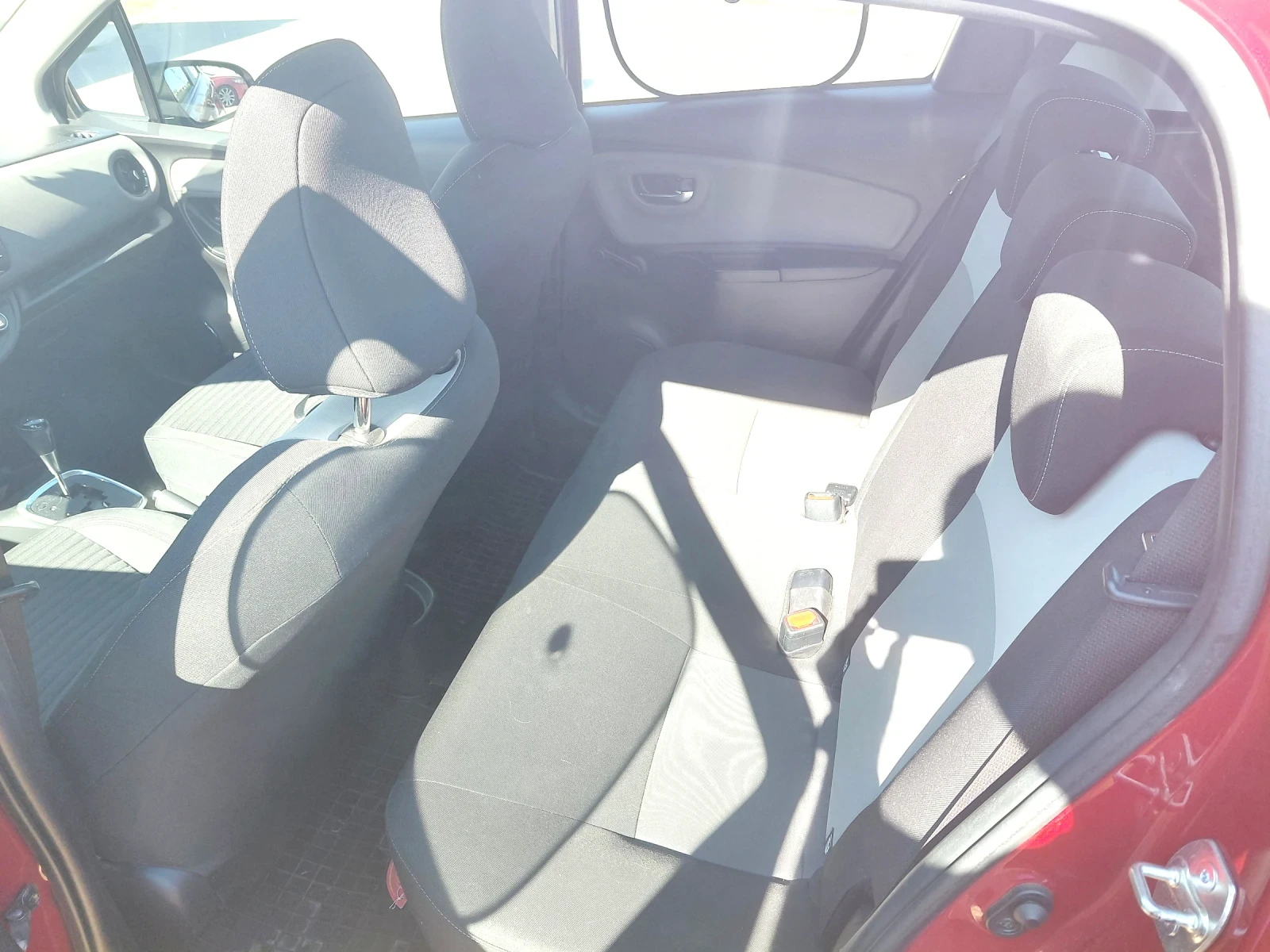 Toyota Yaris Luna, снимка 13 - Автомобили и джипове - 55708535