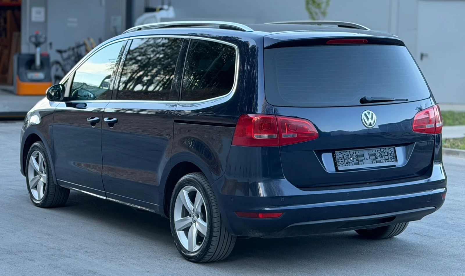 VW Sharan 2.0TDi 140 DSG 7места High-Line, снимка 4 - Автомобили и джипове - 55996854