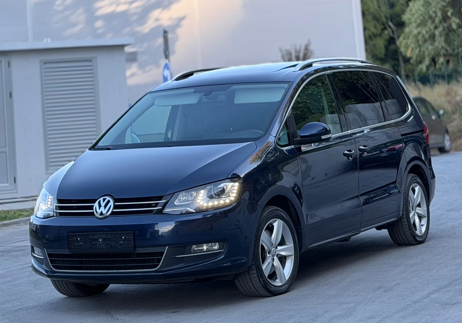 VW Sharan 2.0TDi 140 DSG 7места High-Line