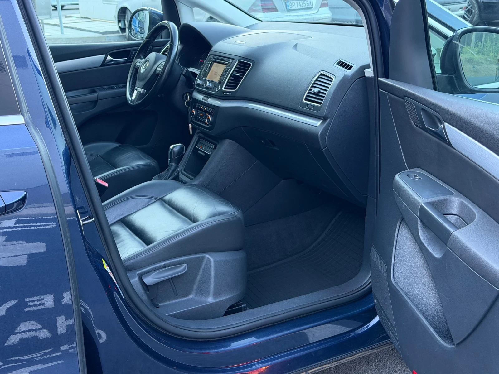VW Sharan 2.0TDi 140 DSG 7места High-Line, снимка 11 - Автомобили и джипове - 55996854