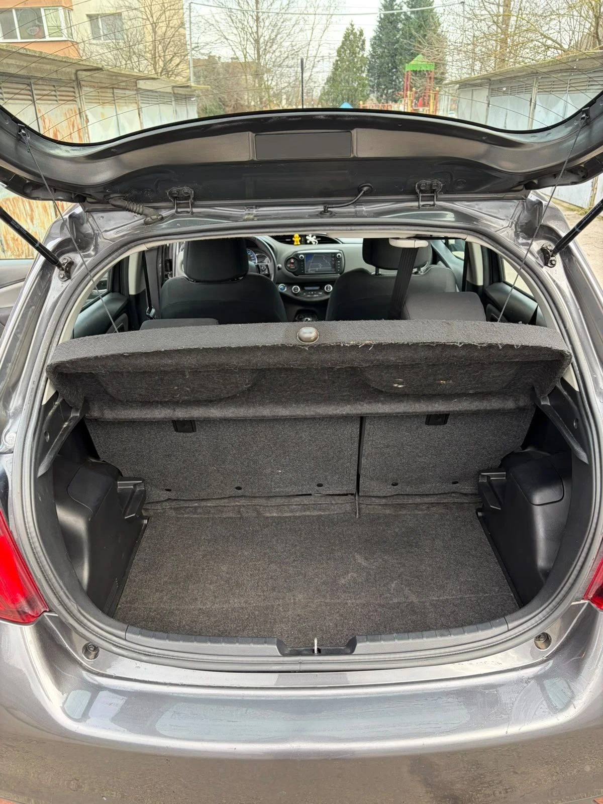 Toyota Yaris Hybrid 1, 5, снимка 9 - Автомобили и джипове - 56336675