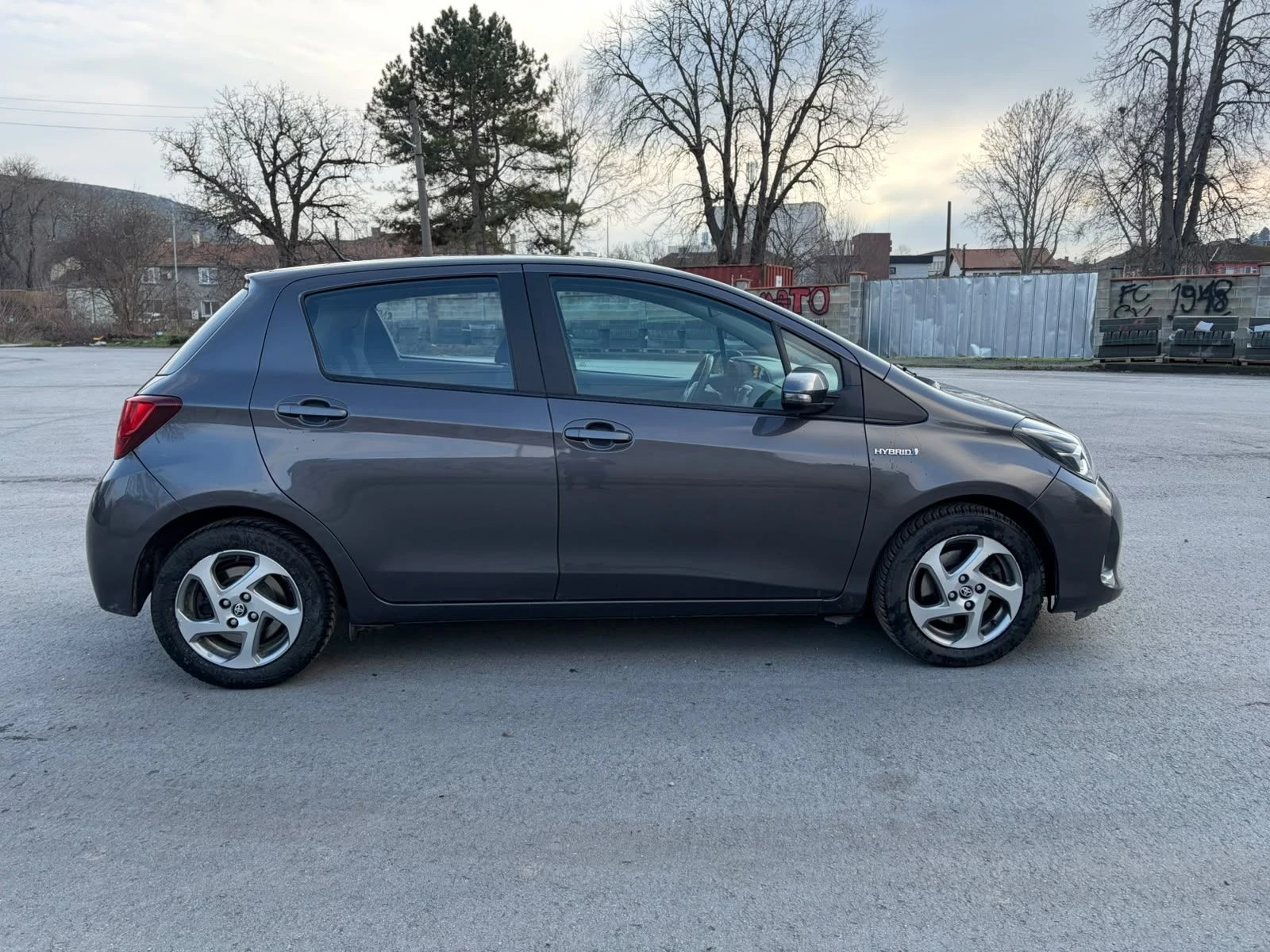 Toyota Yaris Hybrid 1, 5, снимка 2 - Автомобили и джипове - 56336675