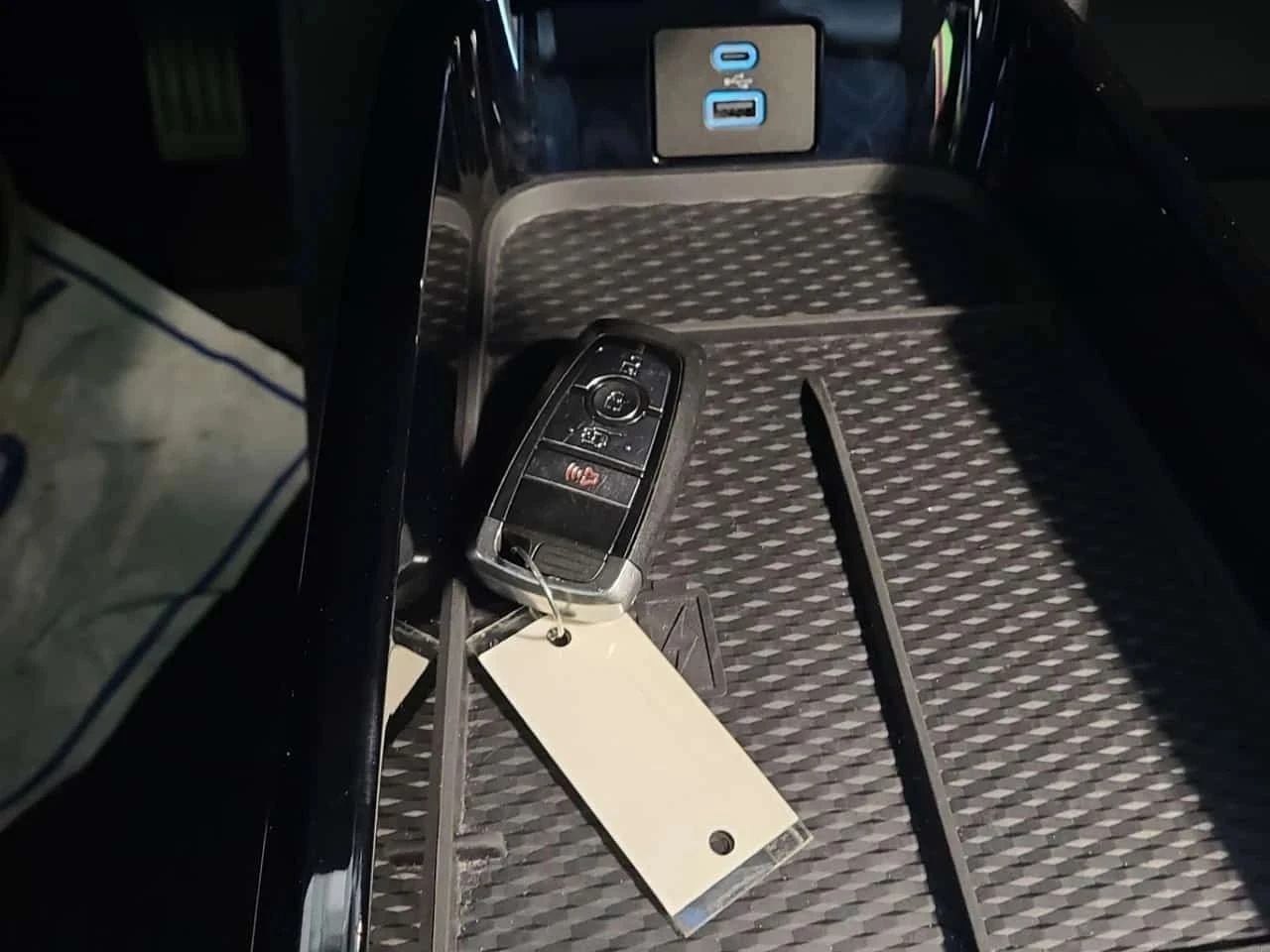 Ford Mustang Mach-E, снимка 7 - Автомобили и джипове - 56724365